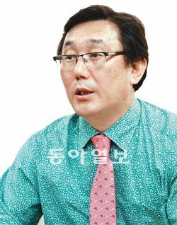 코막중공업 조붕구 대표가 27일 서울 영등포구 여의도동 서울사무소에서 지난해 금융소비자협회를 만들게 된 이유 등을 설명하고 있다. 김재명 기자 base@donga.com