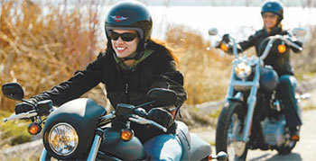 남성의 전유물로만 여겨지던 할리데이비슨 오토바이를 여성 애호가들이 타고 질주하고 있다. 사진 출처 할리데이비슨 홈페이지
