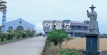 제주 지역에 천주교 성지 순례길이 만들어졌다. 한국 최초의 신부인 김대건 신부의 표착지인 제주시 한경면 용수성지. 임재영 기자 jy788@donga.com