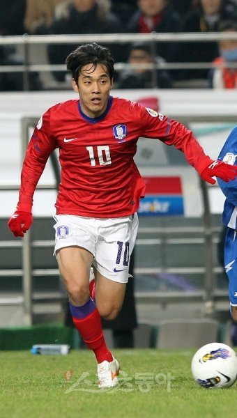 박주영이 6개월 만에 국가대표팀에 합류했다. 최강희 감독은 전술적인 고민과 훈련을 통해 이동국과의 공존 방법을 찾겠다고 했다. 스포츠동아DB