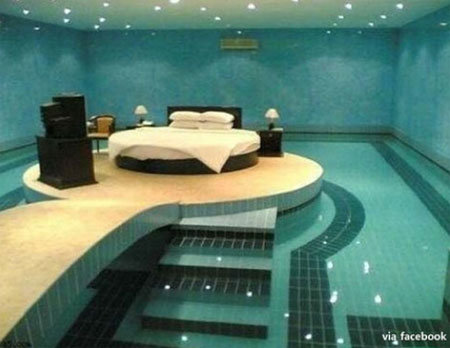 ▲수영장 한가운데 침실