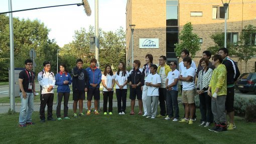 ‘불국단’ 멤버들이 런던에서 태극궁사 6인과 시간을 보내며 올림픽 뒷이야기를 나누고 있다. 사진제공｜채널A