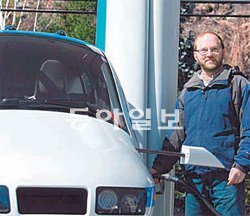 비행자동차 ‘트랜지션’ 조종사가 주유하는 모습. 테라퓨저 제공