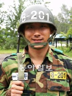 미국 해병대에서 7년간 복무하고 전역한 다음 다시 한국 육군훈련소에서 입소한 김수환 훈련병. 육군 제공