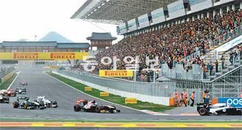 전남 영암군 삼호읍 F1 경주장이 국내 모터스포츠 메카로 자리매김하고 있다. 카트 전용 경주장이 개장하고 오프로드 경기장, 오토캠핑장이 조성되는 등 가족단위 레저공간으로 탈바꿈하고 있다. 동아일보DB