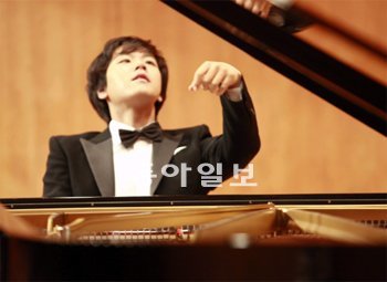 피아니스트 김태형은 대담하면서 강렬한 타건으로 객석을 압도했다. 금호아시아나문화재단 제공