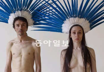 서울국제공연예술제(SPAF)에 참가하는 프랑스 파스칼 랑베르 연출의 연극 ‘사랑을 끝내다’. 헤어지는 두 남녀의 독백으로 사랑의 본질을 되짚는다. 한국공연예술센터 제공