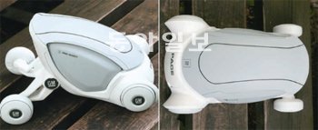 좁은 공간에서도 주차가 가능한 홍익대 페이스센터 학생들의 콘셉트카 모형. 뒷바퀴를 접으면 차체 길이가 2300mm에서 1850mm(오른쪽 사진)로 줄어든다. 조향장치도 네 바퀴가 따로 움직일 수 있도록 설계해 좁은 공간에서도 자유자재로 차를 움직일 수 있다. 홍진환 기자 jean@donga.com