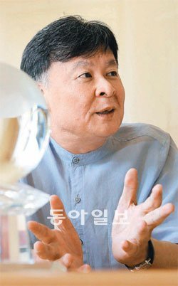김태규 씨는 2012년을 겨울, 즉 경제 위기의 최저점으로 보고있다. 김미옥 기자 salt@donga.com
