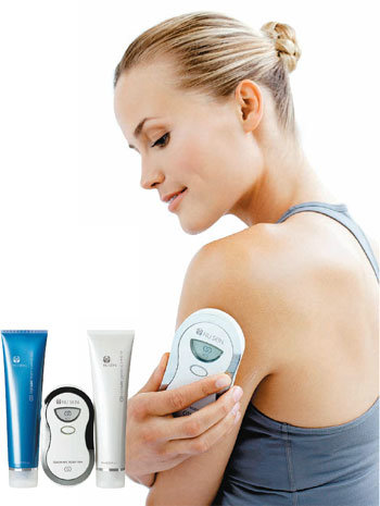 최근 안티 에이징의 화두가 얼굴에서 몸으로 확대되고 있다. 뉴스킨 코리아는 집에서도 탄력 있게 보디라인을 관리할 수 있는 ‘에이지락 바디 트리오’를 선보이고 있다. 뉴스킨 코리아 제공