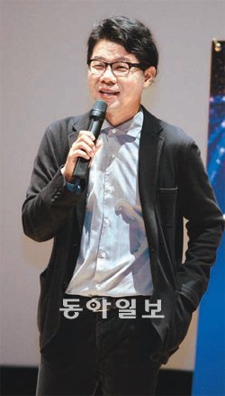 건축가 겸 가수인 양진석 한양대 겸임교수가 17일 서울 동작구 중앙대에서 열린 ‘톡톡! 과학콘서트’에서 강연하고 있다. 국가과학기술위원회 제공