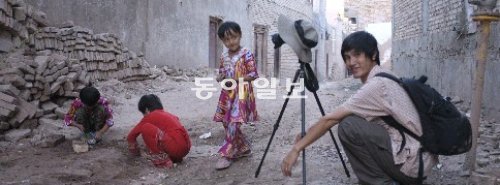 10년 동안 아시아 국가들의 놀이법을 연구하고 있는 어린이 놀이운동가 편해문 씨.