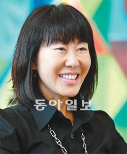 생활자기 브랜드 ‘이윤신의 이도’로 강남권 여성들의 사랑을 받았던 이윤신 원신월드 대표는 ‘W몰’에도 ‘강남 스타일’을 불어넣겠다고 밝혔다. 김미옥 기자 salt@donga.com