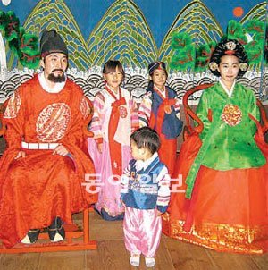 30일 오후 2시 서울 창경궁 동명전에 가면 왕과 함께 사진을 찍을 수 있다. 문화재청 제공