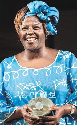 2004년 아프리카 여성 최초로 노벨평화상을 수상한 케냐의 그린벨트 운동가 왕가리 마타이. 동아일보DB