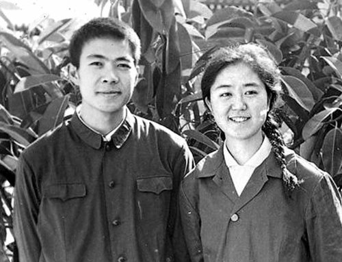 젊은 시절 보시라이 전 중국 충칭 시 서기와 그의 첫 부인 리단위 씨의 다정한 모습. 이들은 문화혁명 막바지인 1975년 처음 만났다. 사진 출처 뉴욕타임스