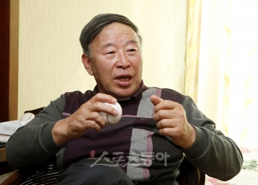 8년 만에 현장에 복귀하는 김응룡 한화 신임 감독은 “그동안 사는 게 무의미했다. 유니폼을 입게 돼 얼마나 좋은지 모르겠다”며 기뻐했다. 스포츠동아DB