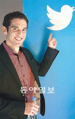 오스만 라라키 트위터 부사장이 한국 사용자를 위한 서비스를 소개하고 있다. 트위터 제공
