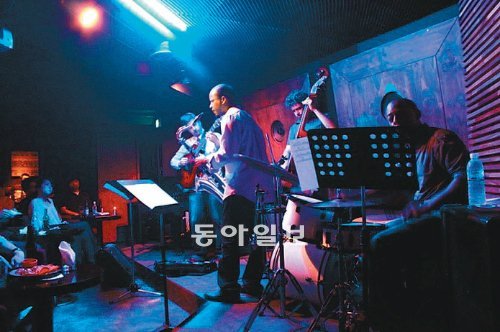 서울 관악구 낙성대역 인근 재즈클럽 ‘재즈앨리’. 26, 27일에는 이곳에서 ‘제1회 골목 재즈 페스타’가 열린다. 재즈앨리 제공