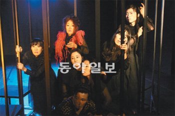 경기 부천문화재단 지원으로 제작된 연극 ‘베르나르다’. 부천문화재단 제공