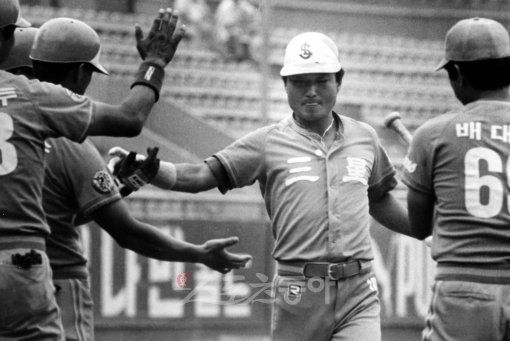 ‘천재 타자’ 고(故) 장효조. 한국프로야구 역사를 장식한 최고의 타자였지만 가을잔치에서는 외야수로 여러 번 자존심을 구겼다. 
그러나 1986년 10월 17일은 그의 날이었다. 삼성-OB의 플레이오프 5차전에서 홈런을 포함해 5타수 3안타로 폭발했다. 
스포츠동아DB