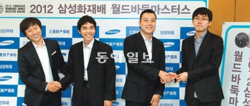 박정환 9단, 이세돌 9단, 최철한 9단 등 한국 랭킹 1, 2, 3위가 나란히 삼성화재배 4강에 진출했다. 중국에서는 구리 9단만이 4강에 들었다. 최철한-이세돌, 구리-박정환(왼쪽부터)이 선전을 다짐하며 악수하고 있다. 한국기원 제공