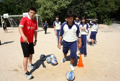 축구코치로 나선 부산 박종우.