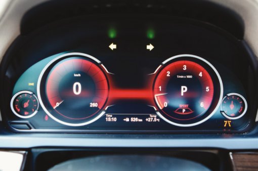 10.25인치 디지털 계기판은 주행모드에 따라 컬러가 달라지며, 깨끗한 시인성(視認性)을 보여준다