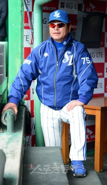 ‘삼성 라이온즈가 아닌 국가대표 삼성으로!’ 삼성 류중일 감독이 2012아시아시리즈를 앞두고 선수단에 한국을 대표하는 팀으로서 선전을 당부했다. 스포츠동아DB