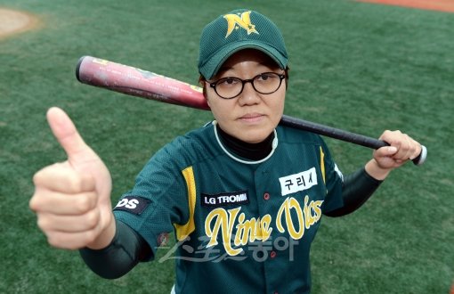어린시절부터 운동에 남다른 재능을 보인 나인빅스 김은영 코치는 31세의 나이에 야구의 매력에 푹 빠져 남자 못지않은 열정을 불사르고 있다. 익산｜김민성 기자 marineboy@donga.com 트위터 @bluemarine007