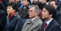 대선후보 3인이 6일 오후 서울광장에서 열린 '전국 수산인 한마음대회'에 참석했다. 박근혜 문재인 안철수 후보가 나란히 앉아 있다. 양회성 기자.