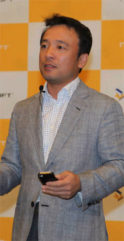 김택진 엔씨소프트 사장은 7일 기자간담회를 열어 “모바일게임 시장의 성장세를 주목하고 있다”며 “내년을 모바일로 전환하는 원년으로 삼겠다”고 말했다. 엔씨소프트 제공