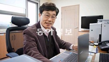 최장락 신임 국립나주문화재 연구소장은 “호남 지역에 산재한 문화유적의 조사 연구를 통해 고대 마한문화의 성격과 실체를 규명하겠다”고 말했다. 나주=이지은 기자 smiley@donga.com