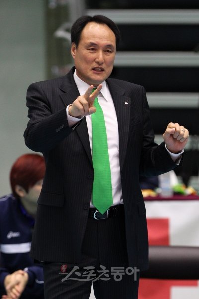 강만수 경기운영위원장은 전국을 누비면서 프로배구 V리그가 순항하는데 기여하고 있다. 스포츠동아DB