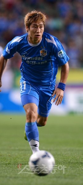 울산 이근호가 AFC 챔피언스리그로 프로 데뷔 후 첫 우승에 도전한다. 대표팀과 소속팀 활약으로 AFC 올해의 선수상 수상도 노리고 있다. 스포츠동아DB