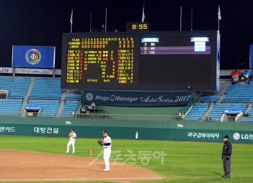 9일 저녁 부산 사직야구장에서 열린 2012아시아시리즈 삼성과 대만 라미고 몽키즈의 경기에서 삼성이 3-0으로 완봉패를 당했다. 사직ㅣ박화용 기자 inphoto@donga.com 트위터 @seven7sola