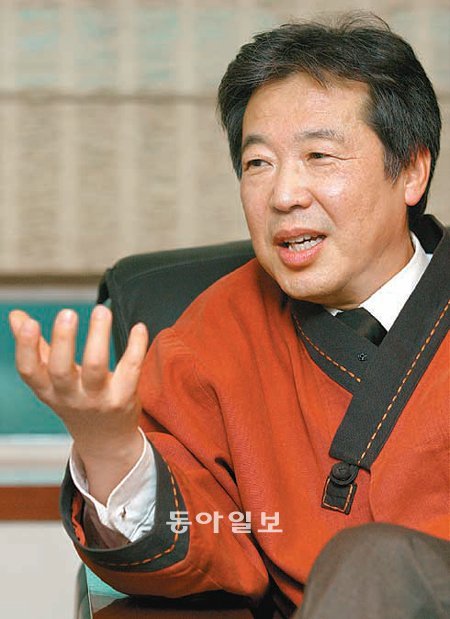 배중호 국순당 대표는 “묵직하면서도 새콤달콤한 옛날 막걸리를 제대로 복원해 아버지 세대에게 잃어버린 즐거움을 되찾아주고 싶다”고 말했다. 국순당 제공