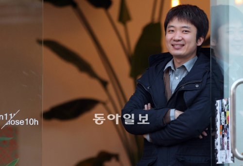 개봉한 지 보름 만에 관객 400만 명을 넘어선 영화 ‘늑대소년’은 조성희 감독의 첫 장편 데뷔작이다. 변영욱 기자 cut@donga.com