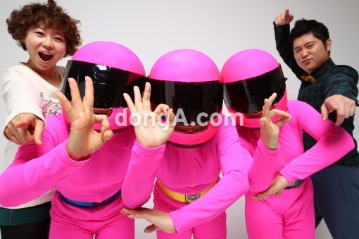 KBS 2TV ‘개그콘서트’ 코너 ‘핑크레이디’는 “‘핑크’가 되기 위해선 작고 통통한 몸매와 몸치여야 한다”고 말했다. 국경원 기자 onecut@donga.com