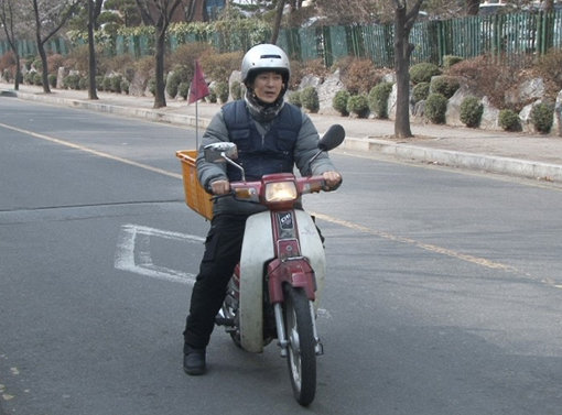 영화 속 김우수 씨를 연기한 최수종. 사진제공｜대길ES