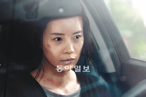성폭행을 당한 딸을 대신한 엄마 유림(유선)의 복수를 그린 ‘돈 크라이 마미’. 유림은 법이 보호해 주지 못한 딸의 죽음 앞에서 극단적인 선택을 한다. 데이지 제공