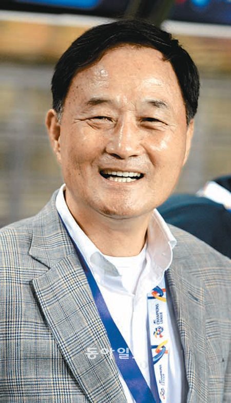 2012 아시아축구연맹(AFC) ‘올해의 감독상’을 수상한 김호곤 울산 감독. 동아일보DB