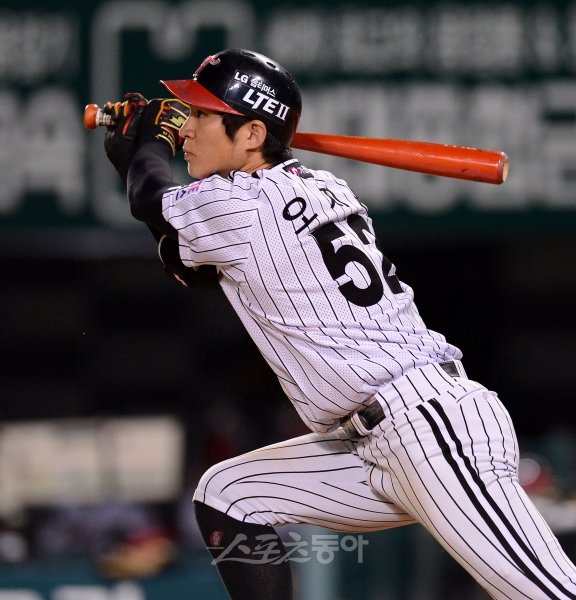 지난 겨울 혹독한 훈련을 통해 올 시즌 성장세를 보이며 LG 김기태 감독의 신임을 얻은 오지환. 그는 올 겨울에도 강도 높은 훈련을 통해 또 한 번의 성장을 다짐하고 있다.스포츠동아DB