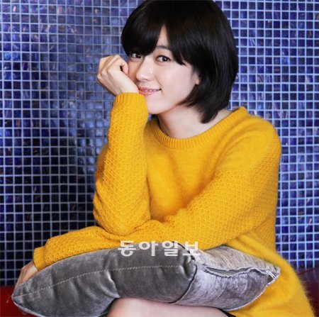 영화 ‘반창꼬’의 괄괄하고 우스꽝스러운 ‘미수’를 닮아 실제 성격이 밝아졌다는 배우 한효주. 그는 “자기중심적으로 사는 게 이렇게 기분 좋은지 몰랐다. 친구들은 제가 좀 이상해졌다고 한다”고 말했다. 김미옥 기자 salt@donga.com