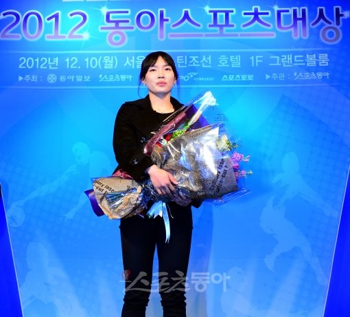 매년 빠짐없이 여자배구 올해의 선수상 후보에 올랐던 김해란이 3전4기 끝에 수상의 영광을 안았다. 박화용 기자 inphoto@donga.com 트위터 @seven7sola