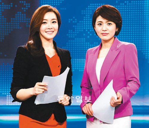 종합편성TV 채널A의 김설혜(왼쪽) 이언경 앵커. 두 사람은 “시청자들의 칭찬뿐아니라 때로 귀에 거슬리는 쓴소리도 소중히 여기겠다”고 다짐했다. 채널A 제공