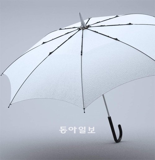 디자이너 박종덕의 작품. 우산살이 밖으로 나와 있는 것이 인상적이다. 서울디자인페스티벌 제공