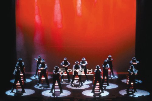 17일부터 서울 쉐라톤 그랜드 워커힐 호텔의 워커힐씨어터 무대에 오르는 ‘카르멘 모타의 푸에고 디너쇼’. 스페인 민속춤 플라멩코를 현대적인 쇼로 만든 이 공연이 워커힐 쇼 50년 역사에 종지부를 찍는 마지막 쇼다.