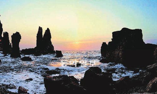 백령도 북쪽해안 두무진의 선대바위. 동아일보DB