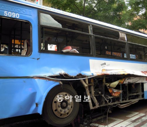 2010년 21명의 부상자를 냈던 압축천연가스(CNG) 폭발 당시 사고 버스의 모습. 동아일보DB